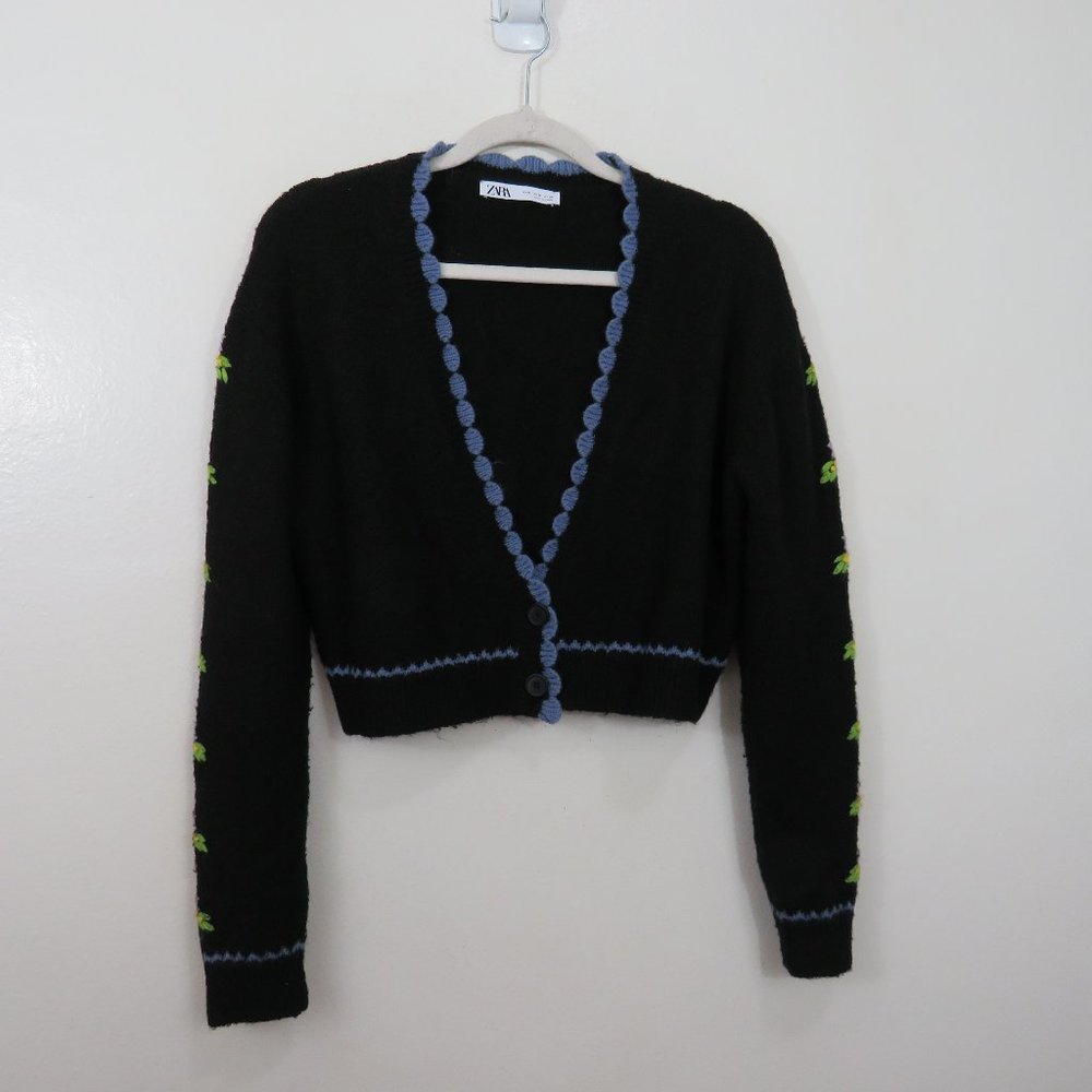 Zara Medium Crop Cardigan Sweater Floral Embroider Crochet Knit Black